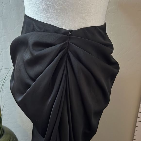Shein Curve Black side slit skirt with back zipper gathered slinky material 0X - Picture 8 of 13